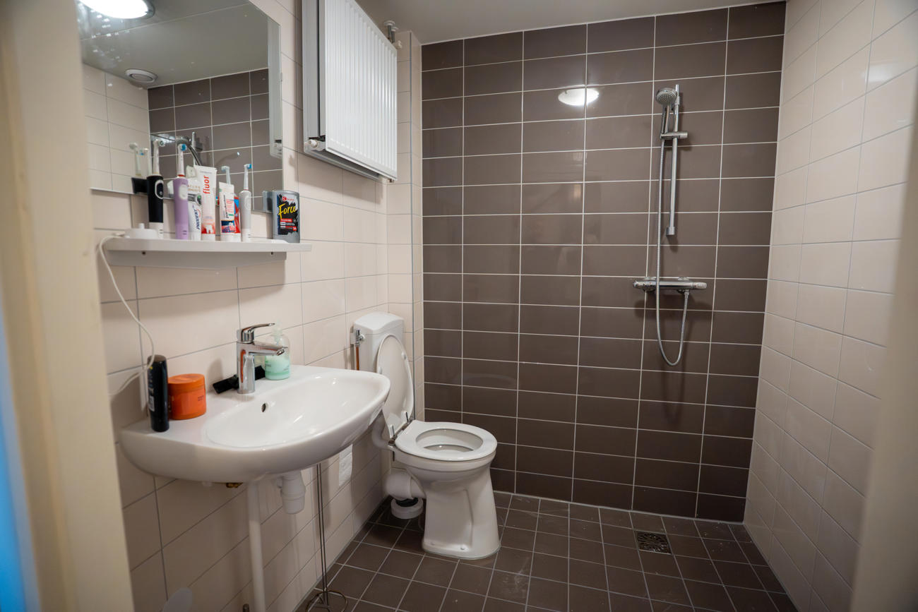 Eindresultaat moderne badkamer renovatie